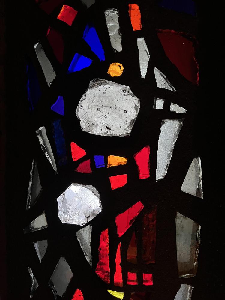 Dickglas-Beton-Fenster (Detail), Foto: Justus Beyerling Hans Kaiser, Dickglas-Betonfenster (Detail), Canisiushaus, Köln, 1966-67