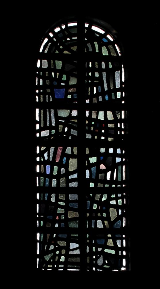 Rundbogenfenster, links, Nebenkrypta St. Patrokli, 1957-58