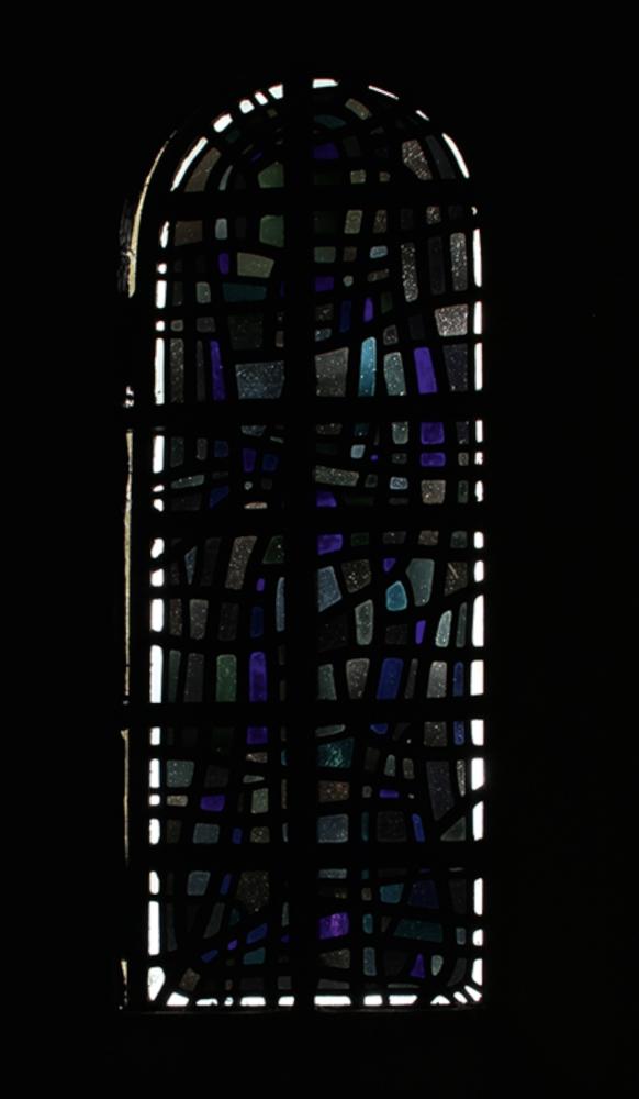 Rundbogenfenster, rechts, Nebenkrypta St. Patrokli, 1957-58